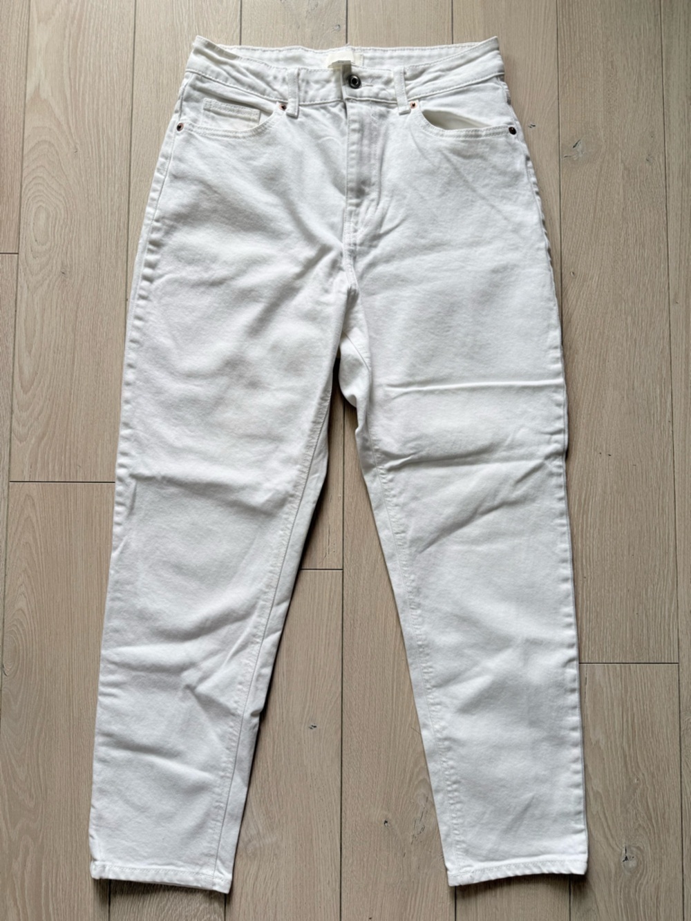 H&M High Rise Tapered Mom Jeans in White Women’s Size 8